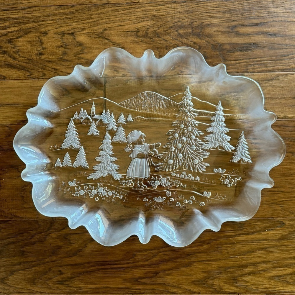 VINTAGE~MIKASA~’A CHRISTMAS STORY’~OVAL CANAPÉ PLATTER~RUFFLED~
FROSTED GLASS~BR